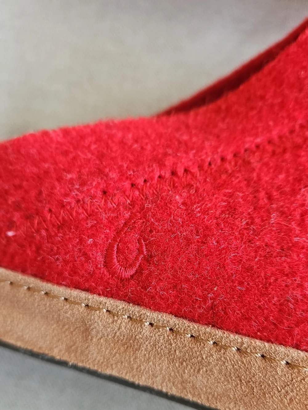 OluKai Hamani Hulu Wool Mule Slipper Men's 10 In Scarlet Red